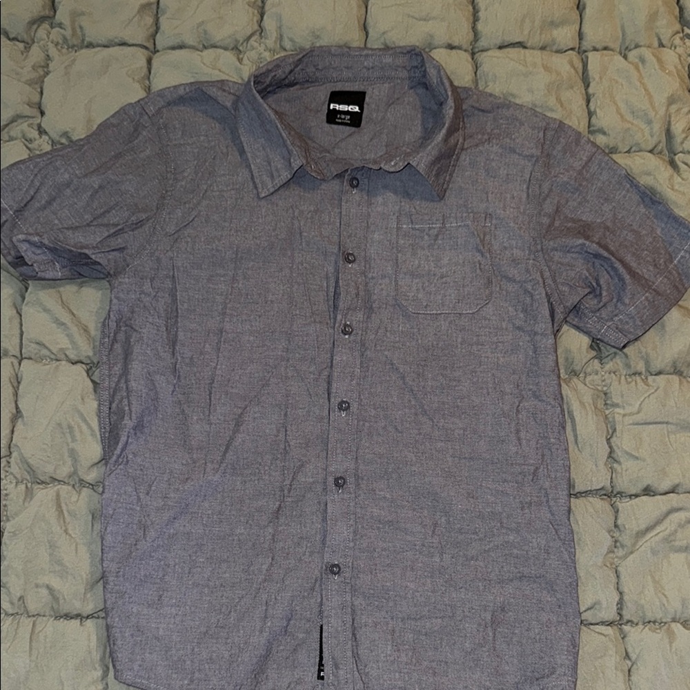 Youth Blue Chambray Short Sleeve Button Up Shirt size XL RSQ